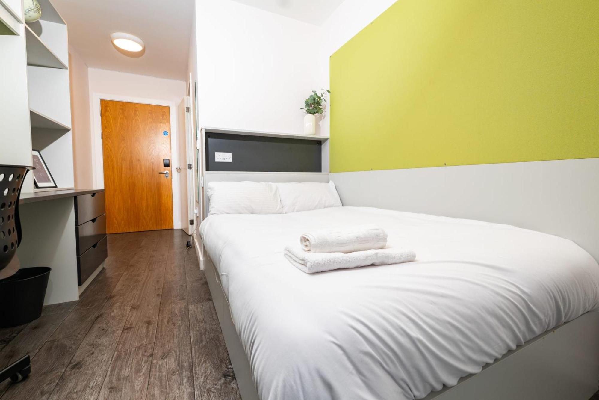Apartment Stylish & Private At Binary Hub In