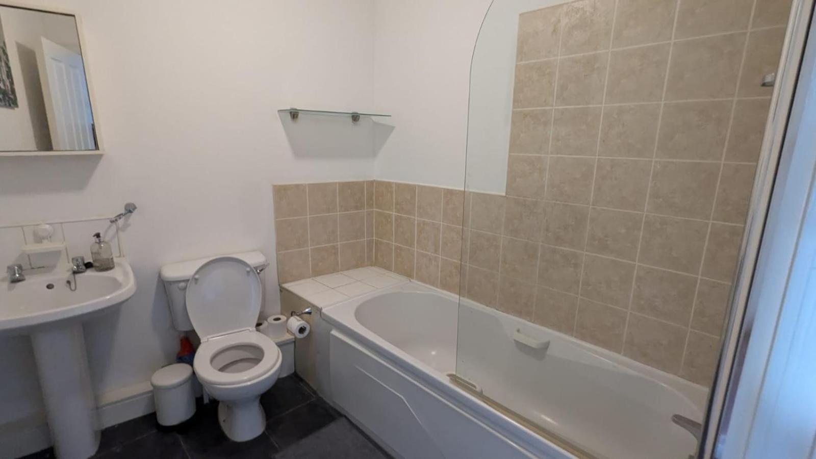 Large Newly Updated 3bd Duplex 20min To Airport Apartment Dublin