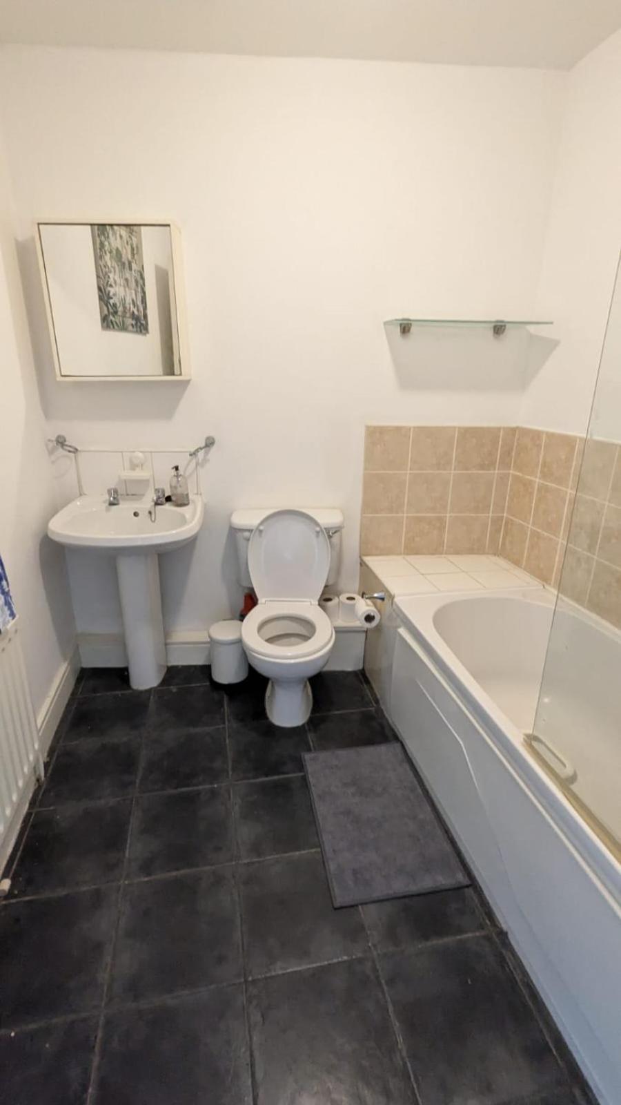 Large Newly Updated 3bd Duplex 20min To Airport *