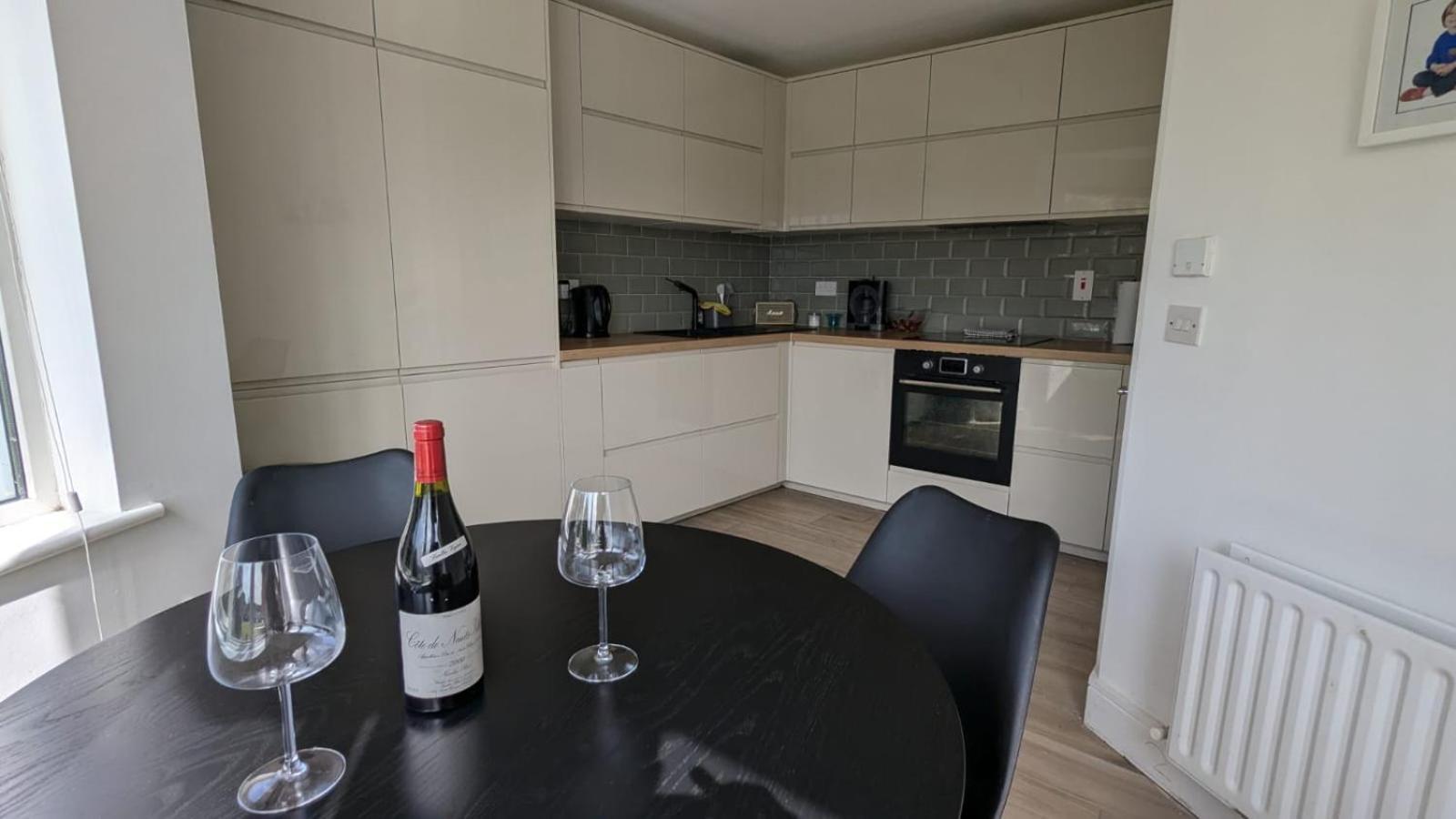Large Newly Updated 3bd Duplex 20min To Airport * Dublin