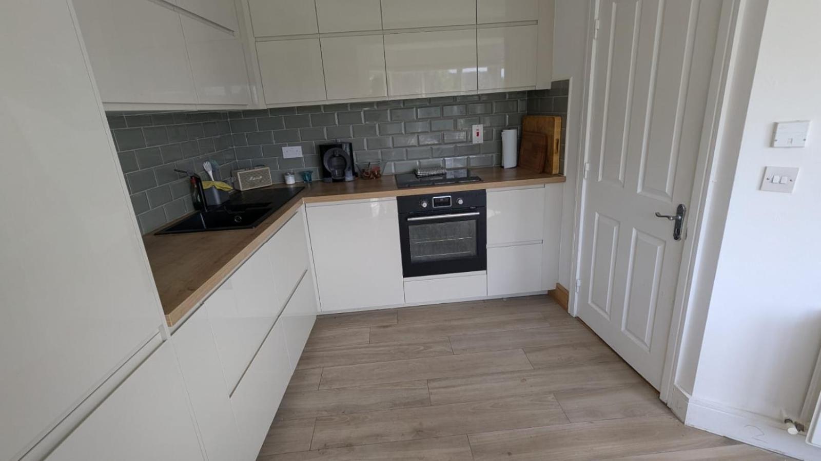 Large Newly Updated 3bd Duplex 20min To Airport Apartment *