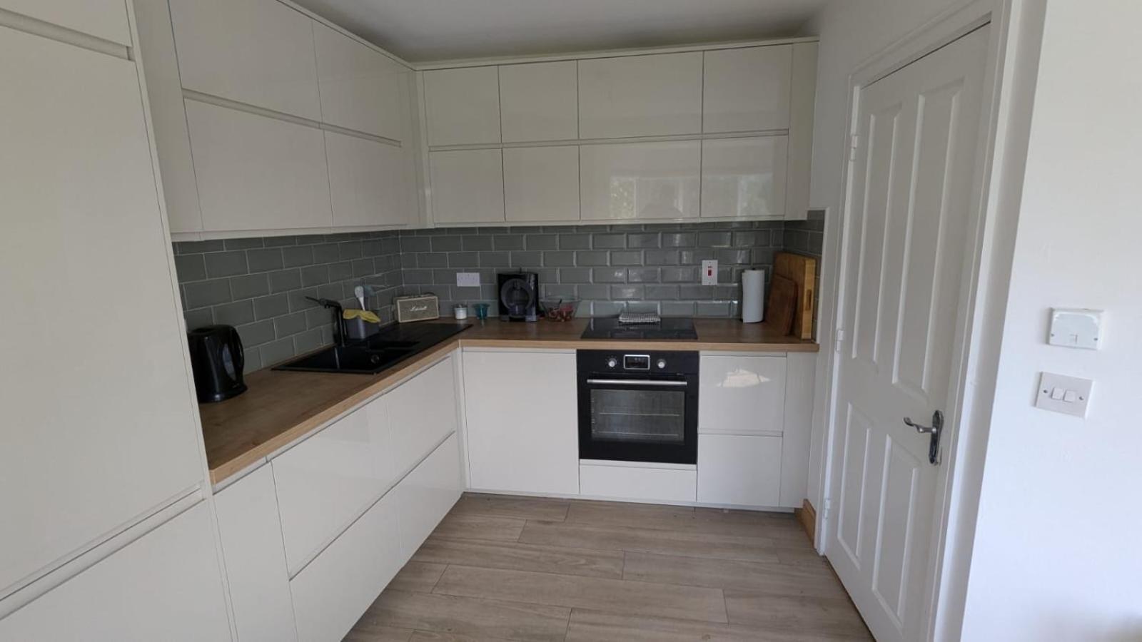 Large Newly Updated 3bd Duplex 20min To Airport *