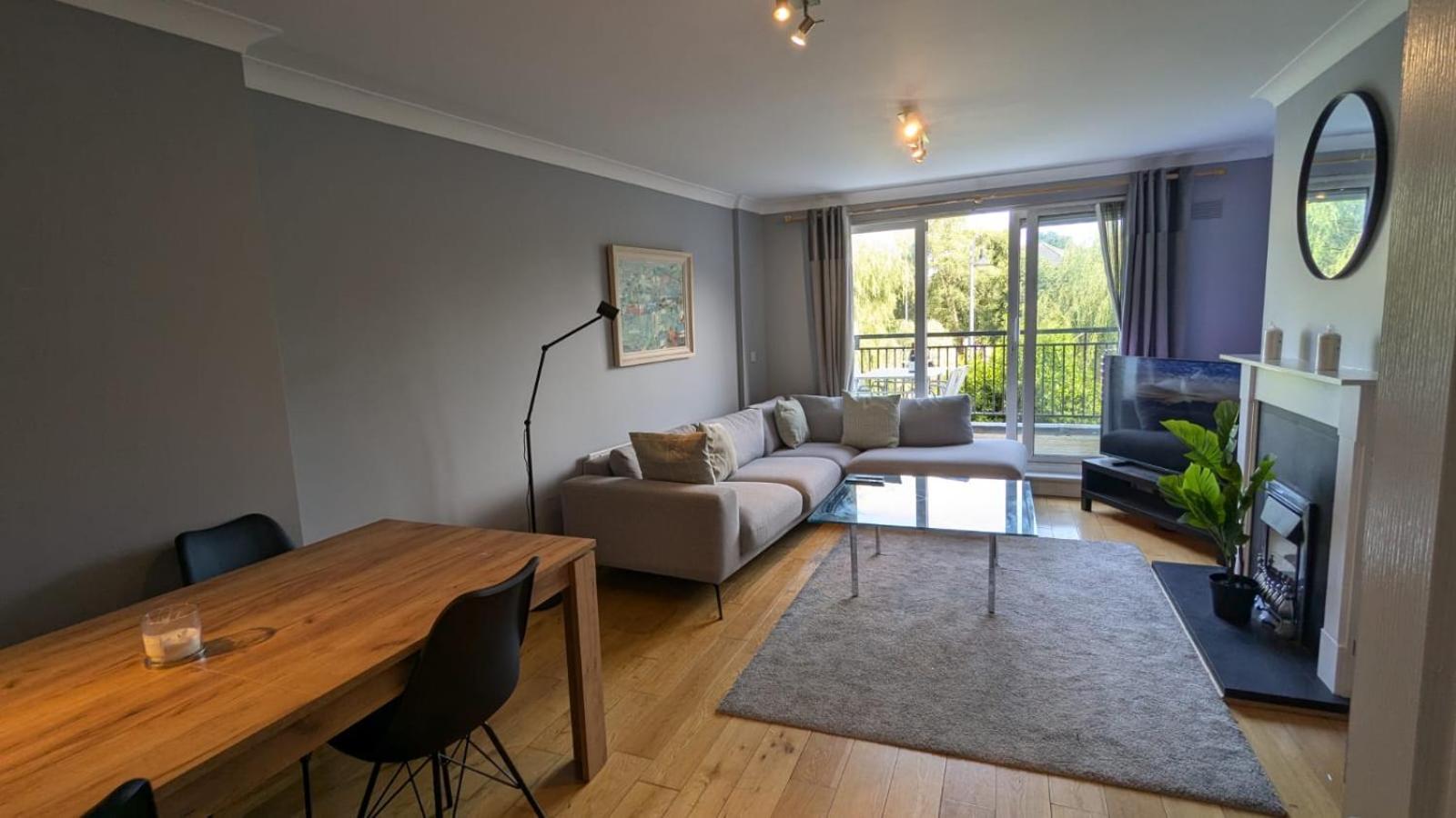Large Newly Updated 3bd Duplex 20min To Airport
