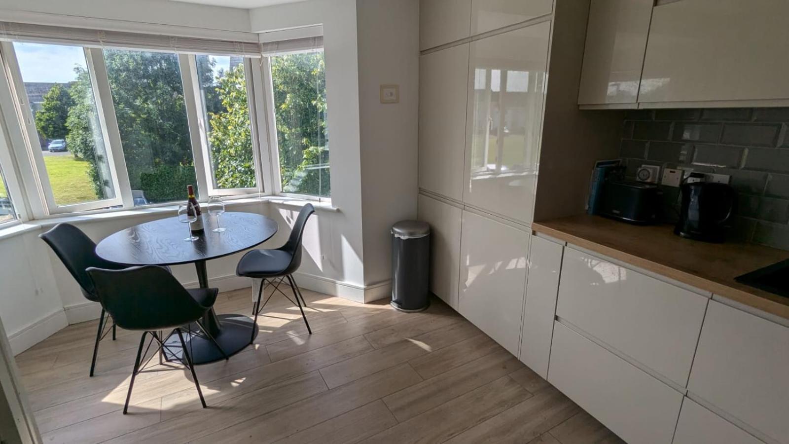 Large Newly Updated 3bd Duplex 20min To Airport Apartment *