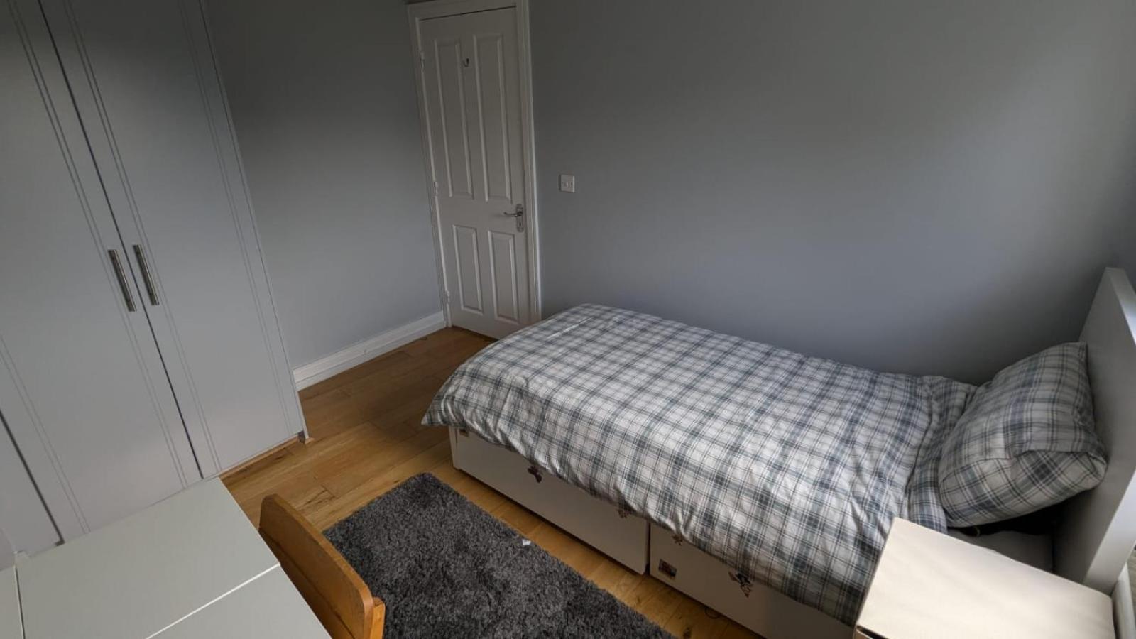 Large Newly Updated 3bd Duplex 20min To Airport Dublin