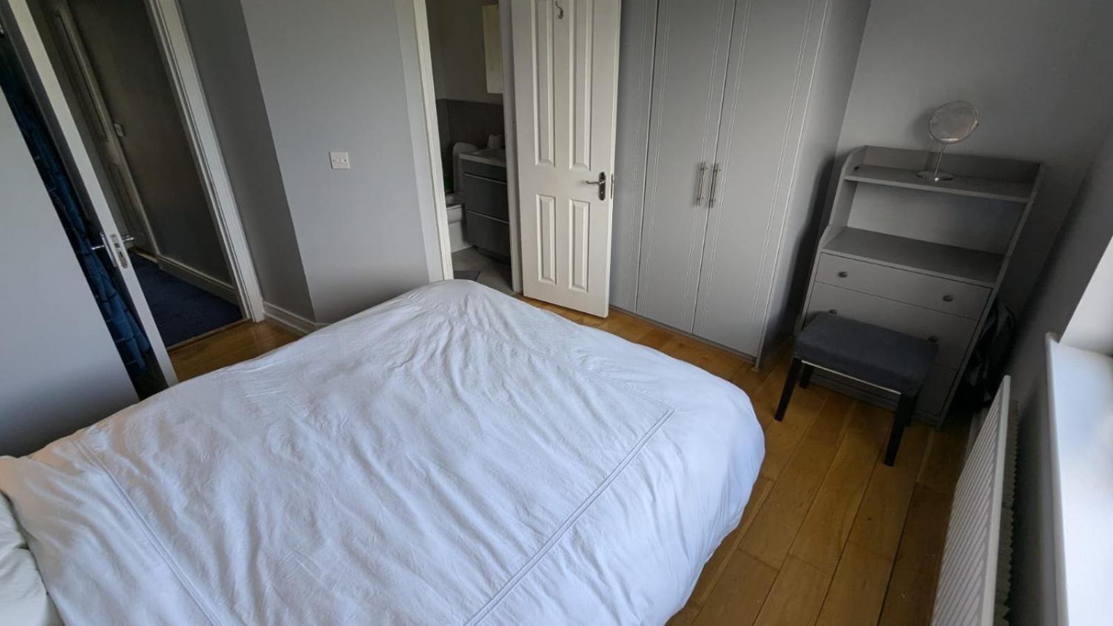 Large Newly Updated 3bd Duplex 20min To Airport Apartment