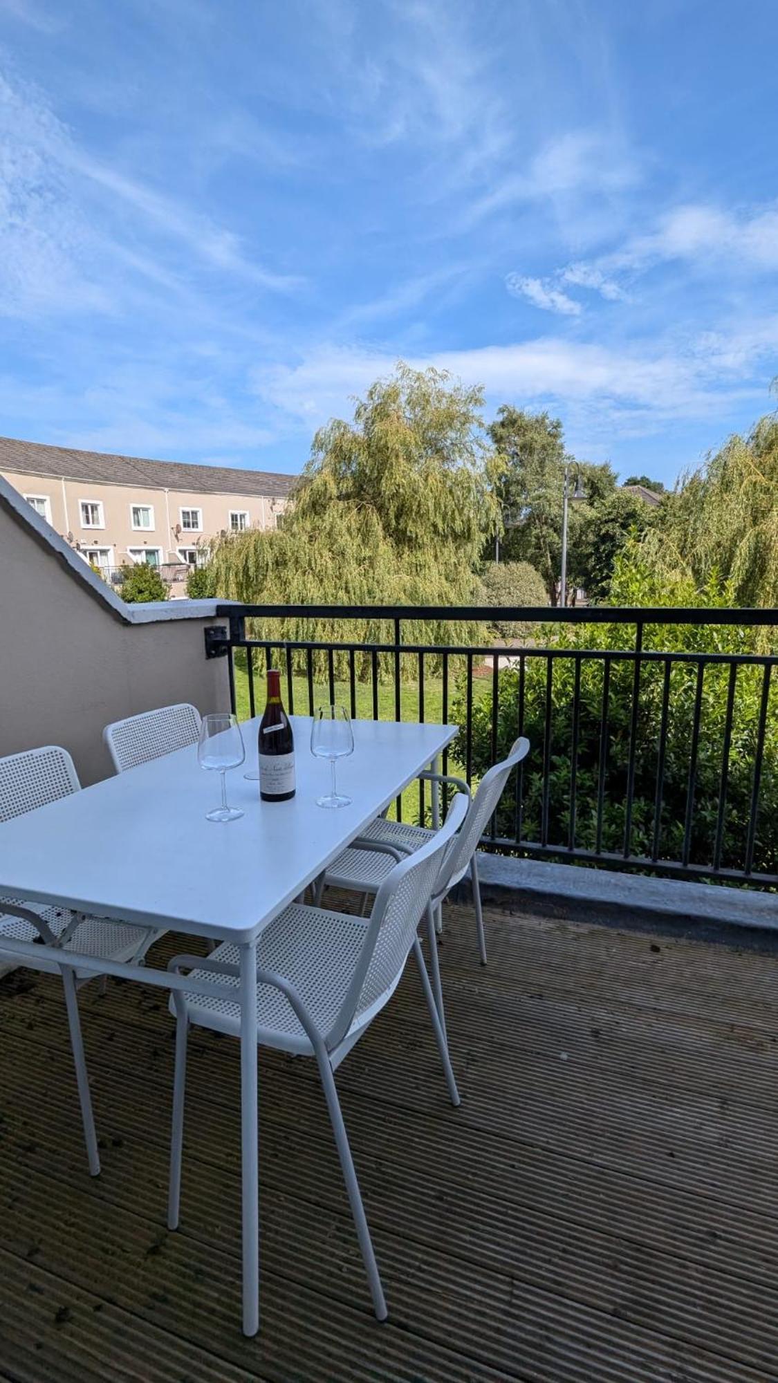 Large Newly Updated 3bd Duplex 20min To Airport Apartment