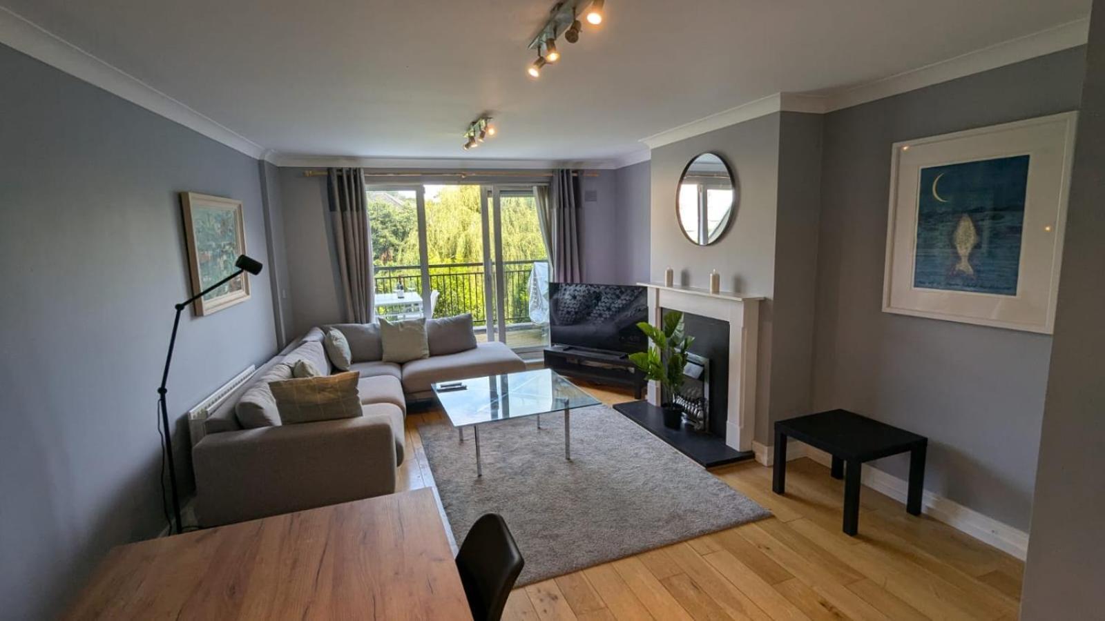 Large Newly Updated 3bd Duplex 20min To Airport Apartment Dublin