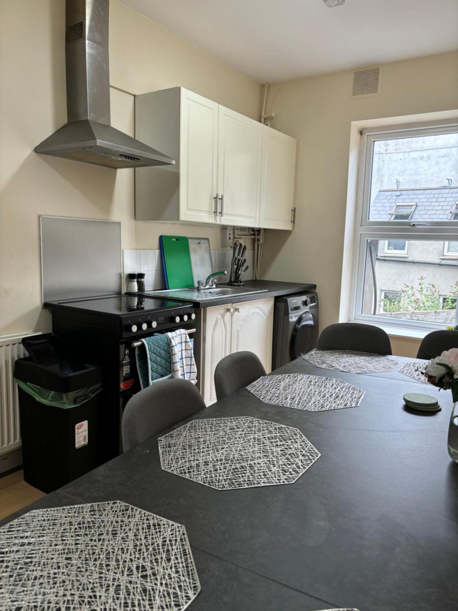 Apartment Cozy Pink House Fairview 6 Beds