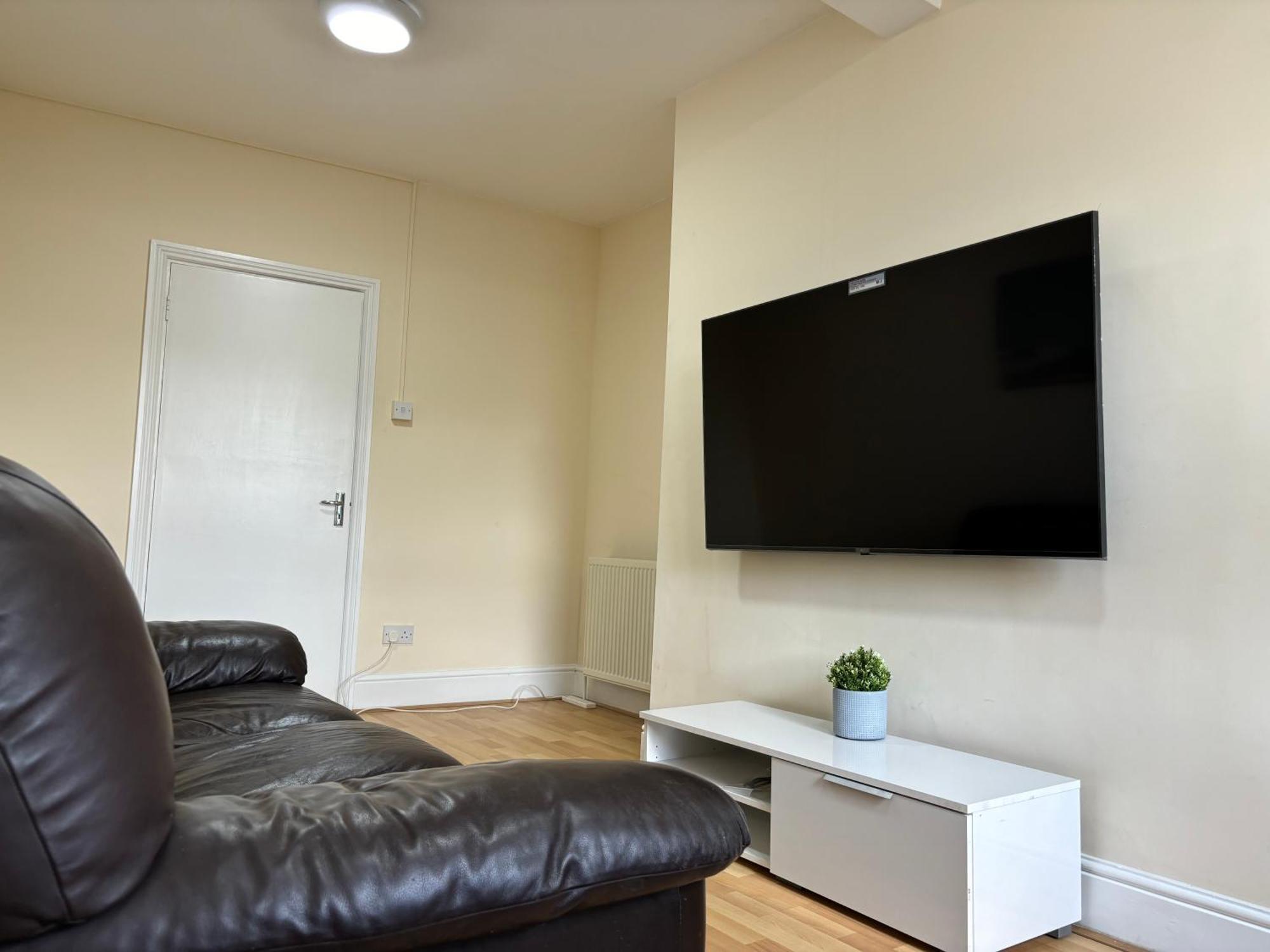 Cozy Pink House Fairview 6 Beds * Dublin