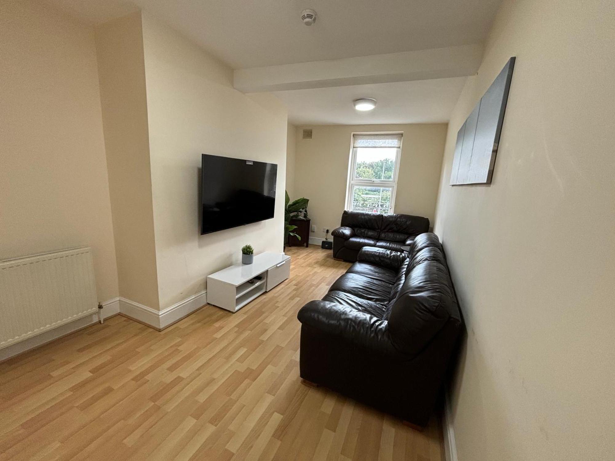 Cozy Pink House Fairview 6 Beds Apartment
