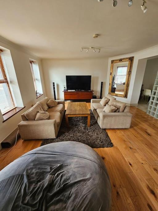 Spacious 3-bedroom In Vibrant 8 Apartment