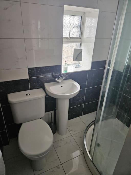 Spacious 3-bedroom In Vibrant 8 Apartment Dublin