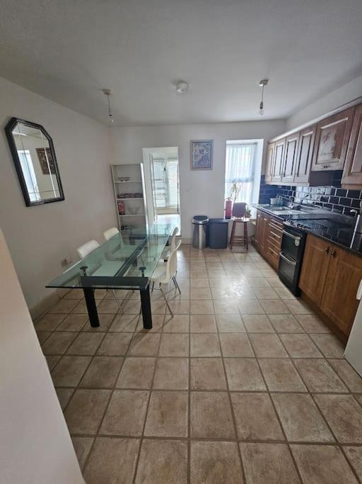 Spacious 3-bedroom In Vibrant 8 * Dublin