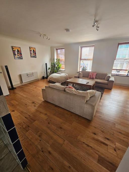Spacious 3-bedroom In Vibrant 8