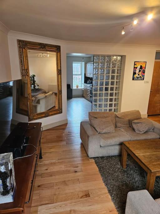 Spacious 3-bedroom In Vibrant 8 * Dublin