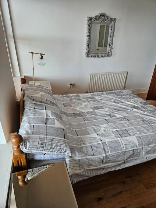 Spacious 3-bedroom In Vibrant 8 *