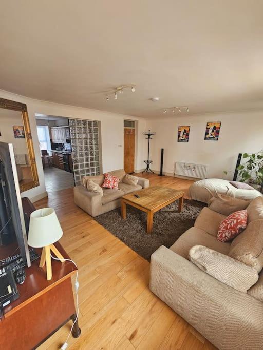 Apartment Spacious 3-bedroom In Vibrant 8