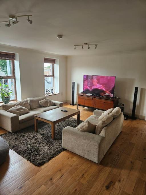 Spacious 3-bedroom In Vibrant 8 Apartment