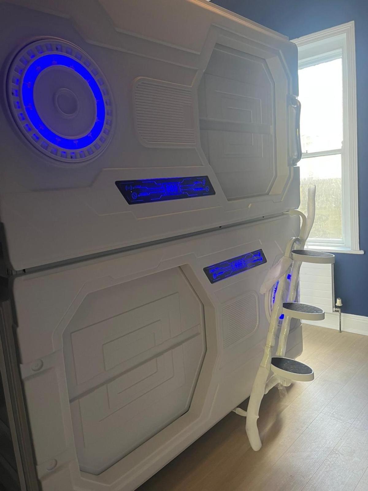 Capsule hotel The Pod