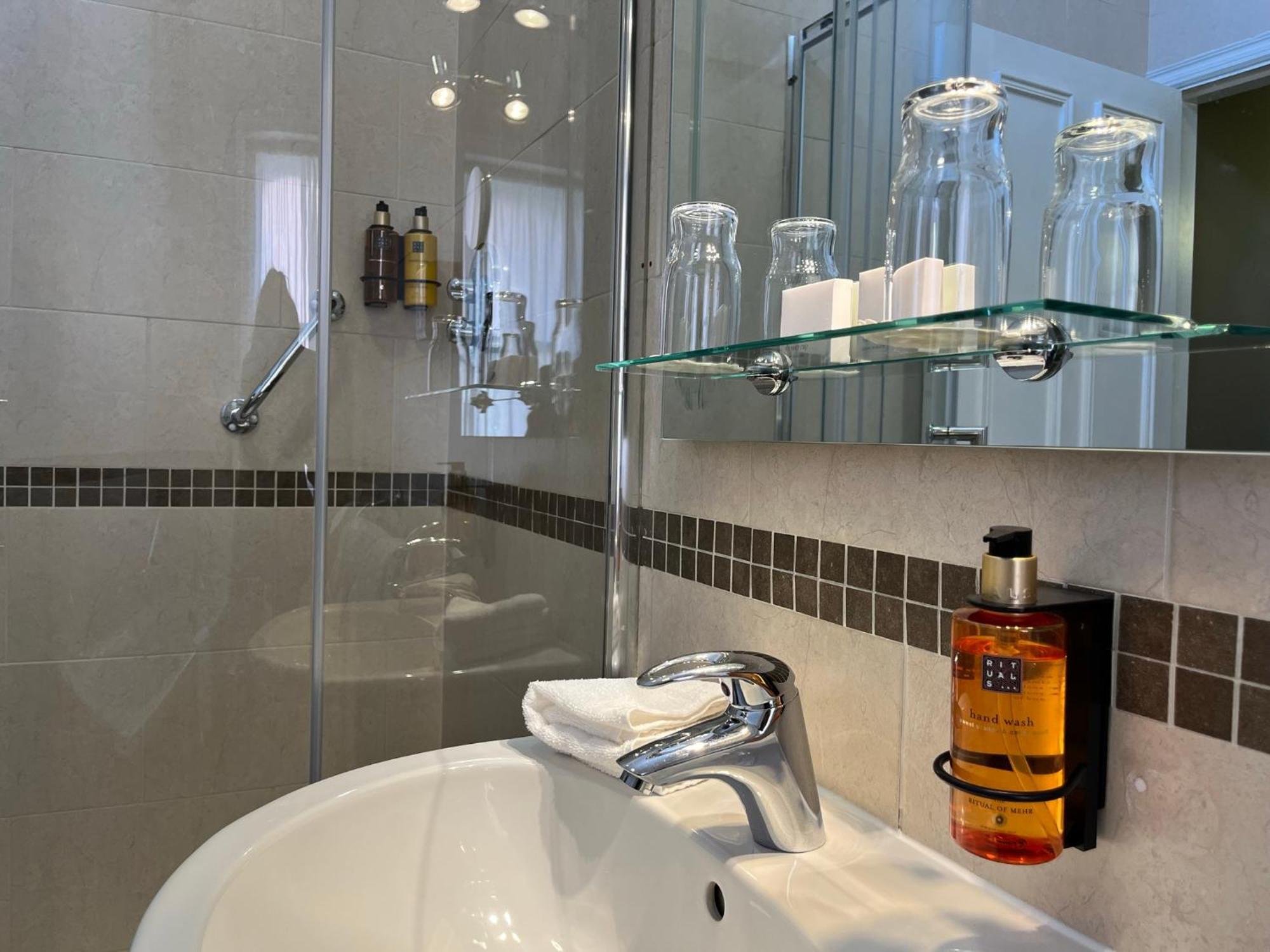 Ariel House Guest house 4*