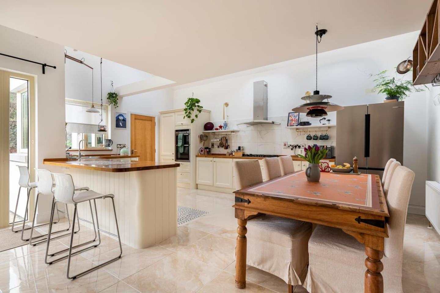 Privatunterkunft Double Bedroom With Private Toilet And Shower, Easy To Center Dublin