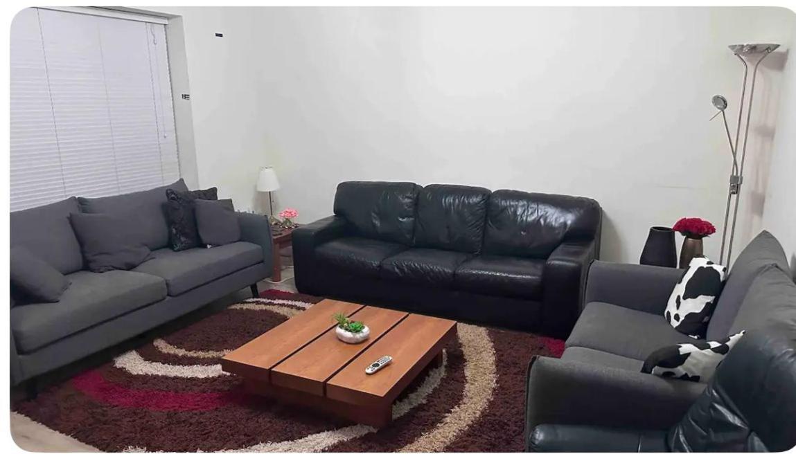 Private Single Bedroom In Beautiful House