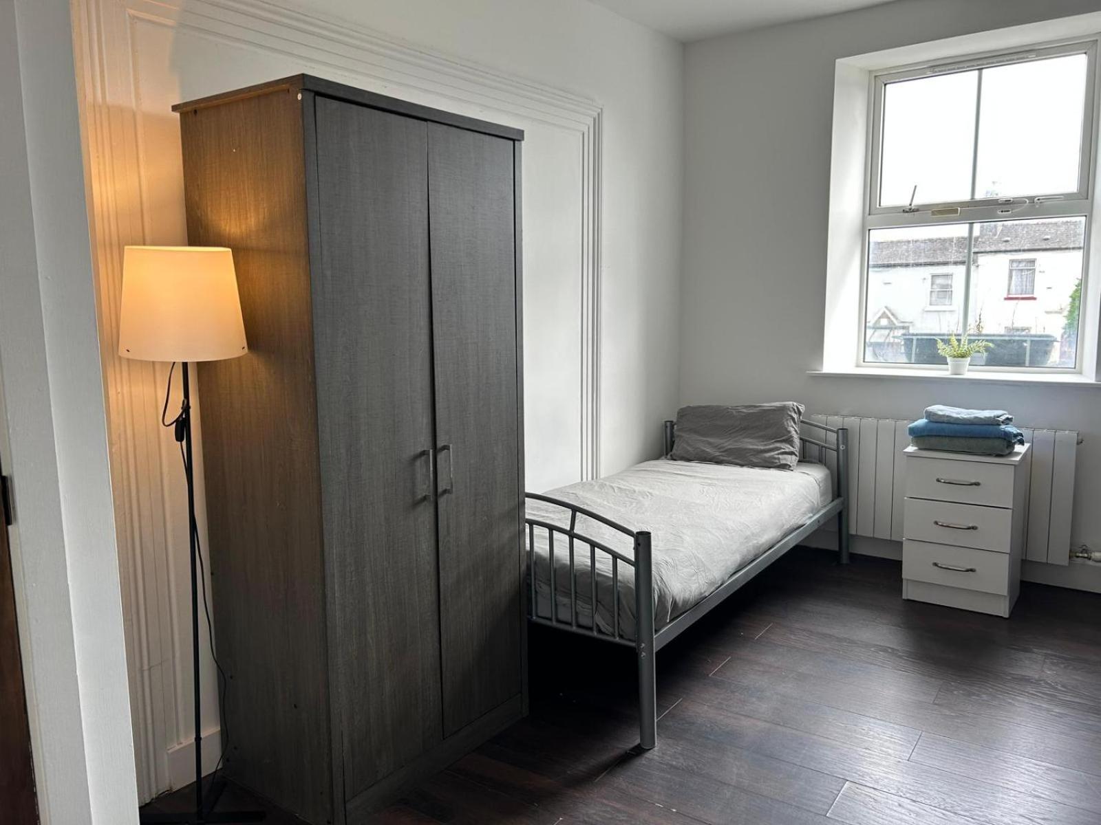 Hostel Sarsfields Communities *