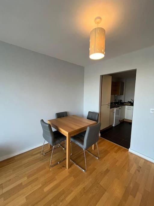 Cozy One Bedroom In Grand Canal Apartment