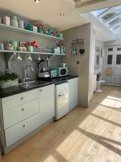 Charming, Bright Space In Dalkey * Dublin