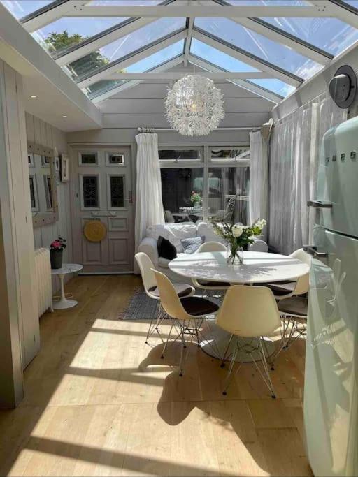 Appartement Charming, Bright Space In Dalkey *