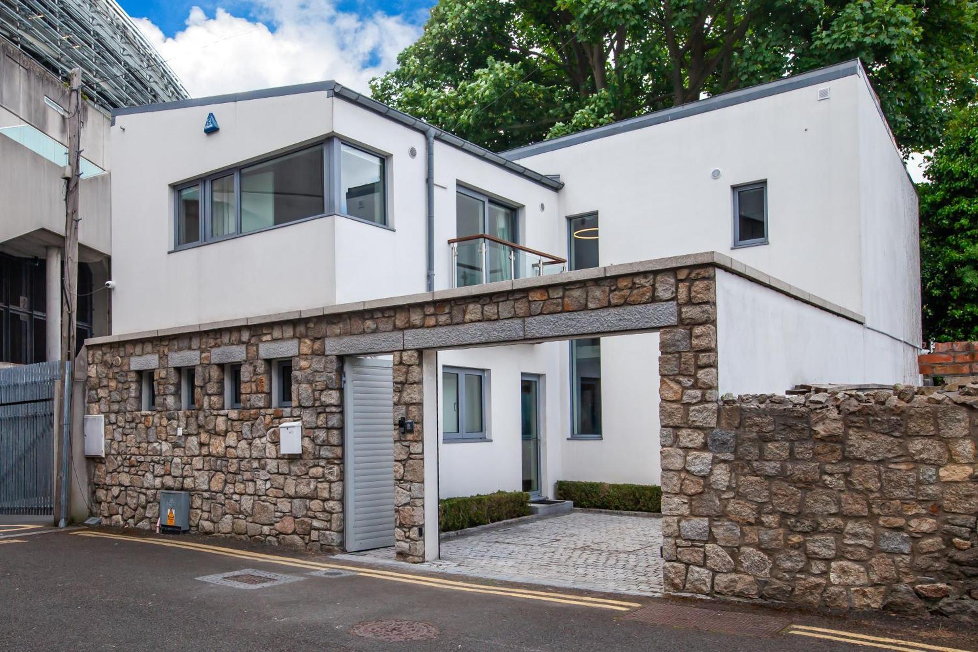 Luxe 4 Retreat With 3 Bedrooms Holiday home