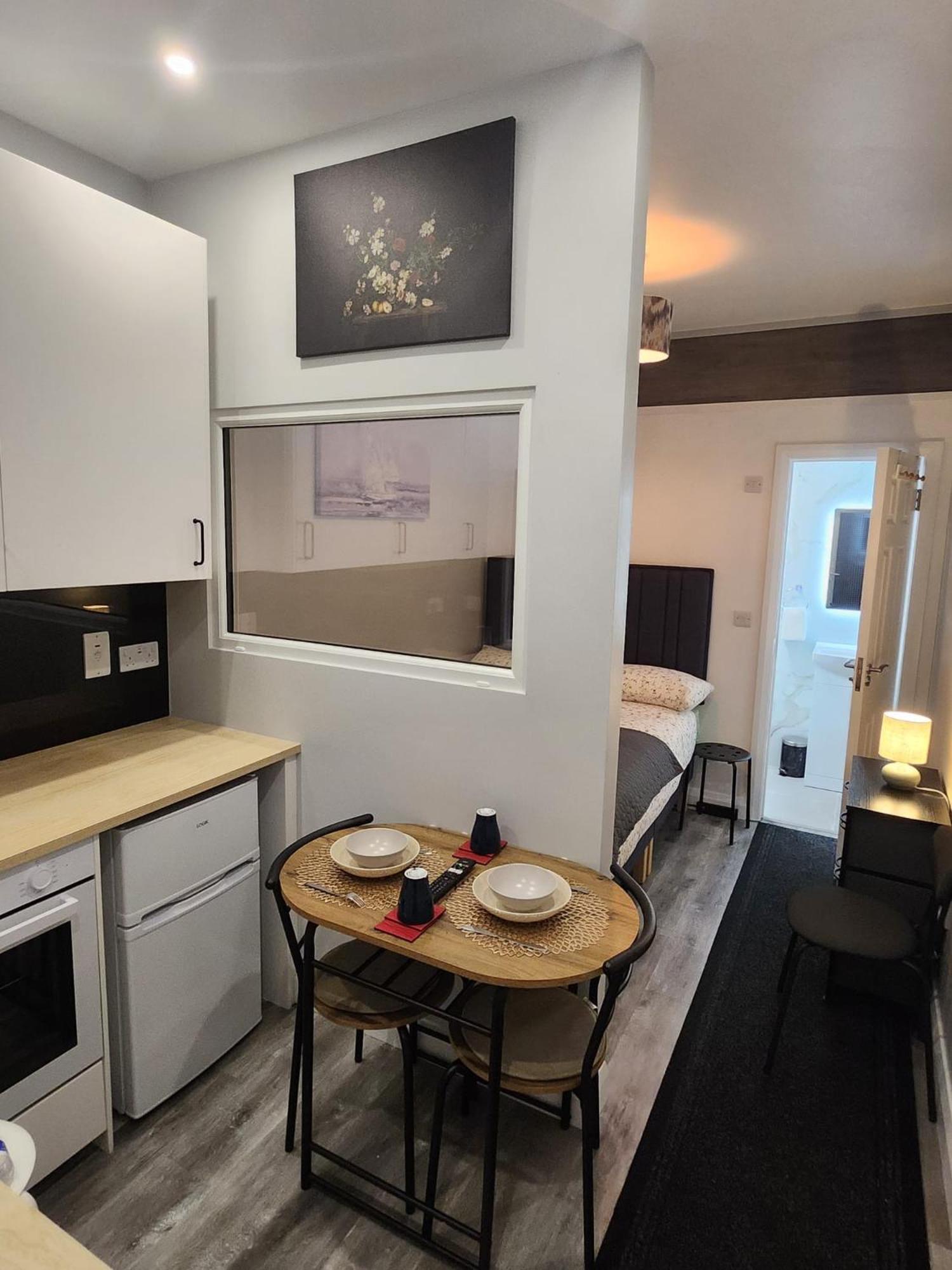 Deluxe Twin Or King Bed Near Airport & Dublin