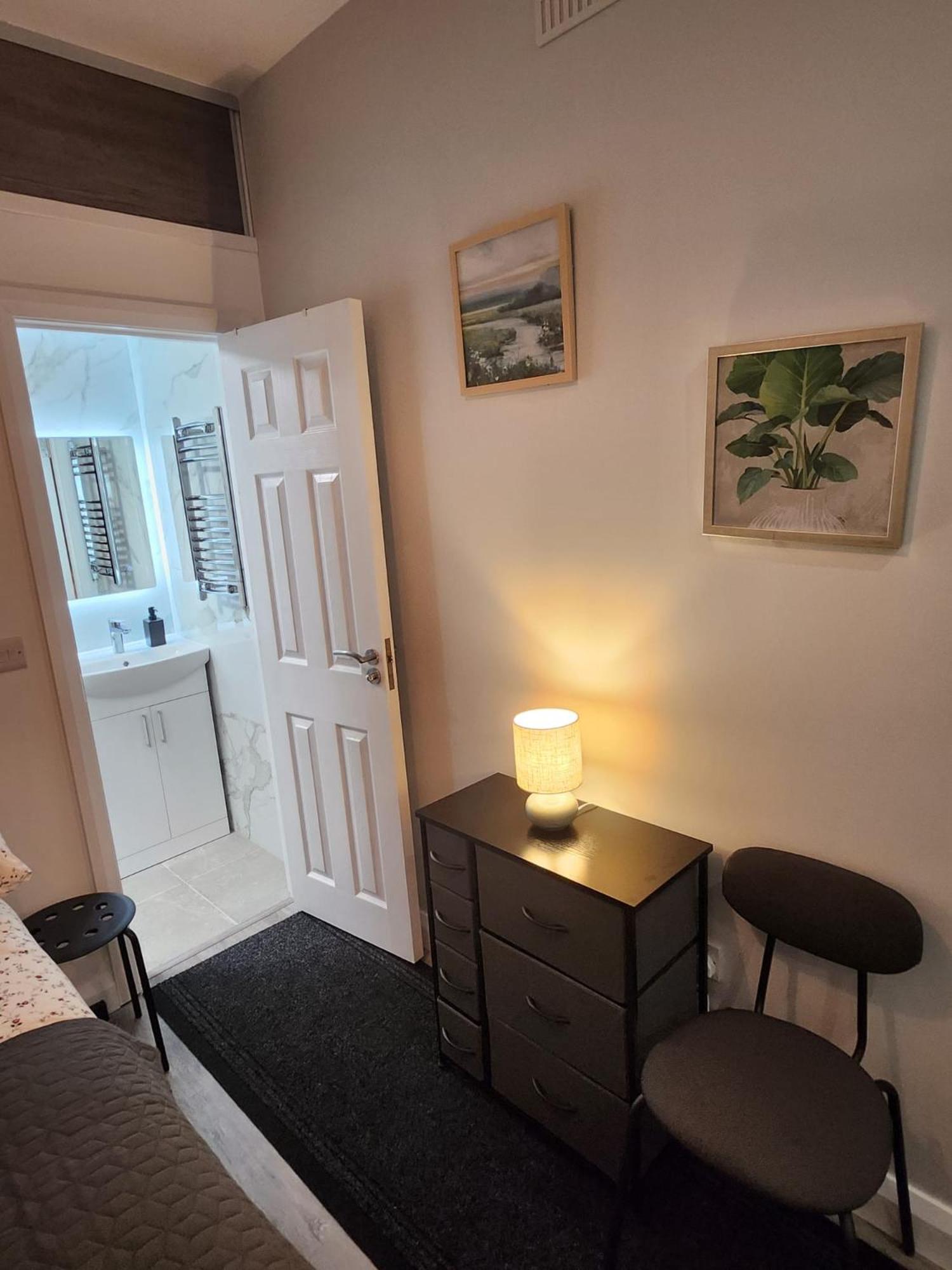 Deluxe Twin Or King Bed Near Airport &