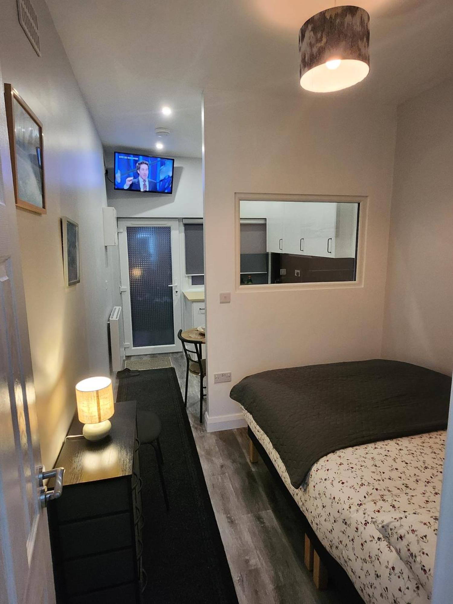Deluxe Twin Or King Bed Near Airport &