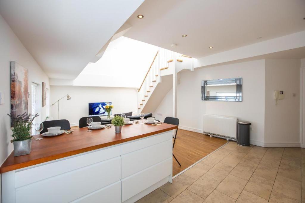 Grafton Street District Apartment *