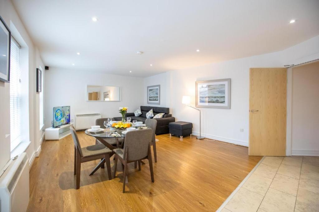 Grafton Street District Apartment