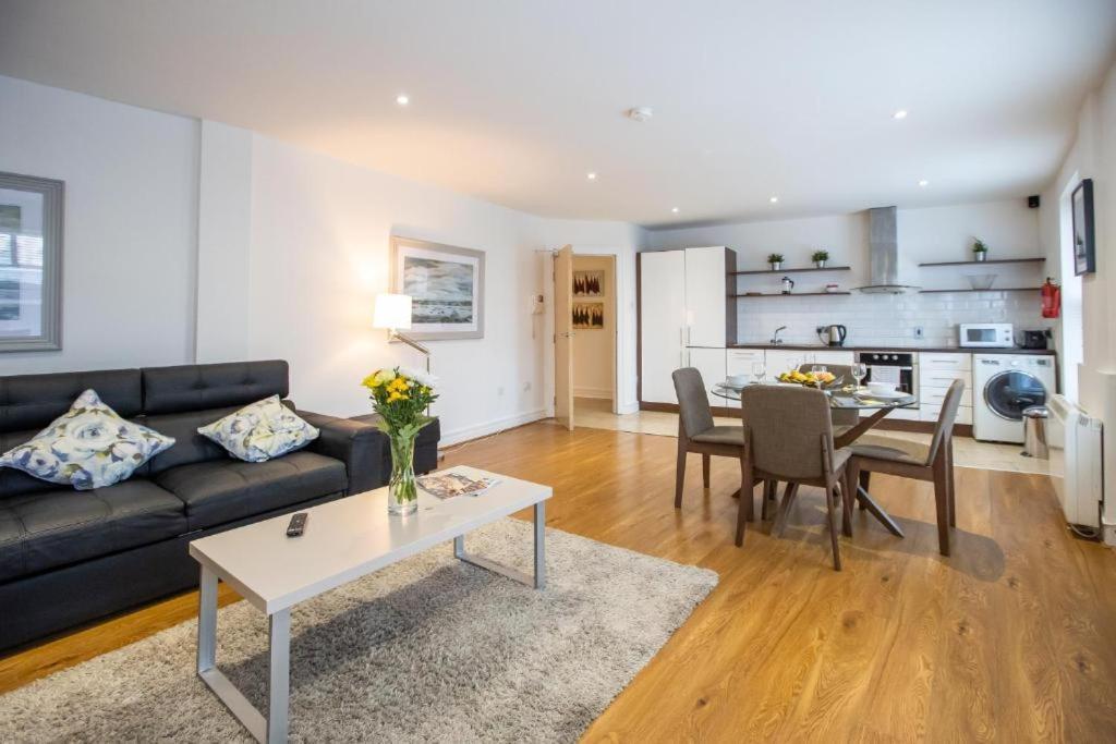 Grafton Street District Apartment
