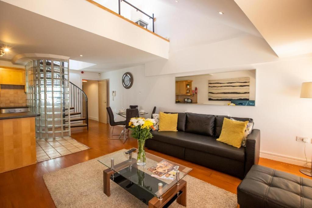 Grafton Street District Apartment *