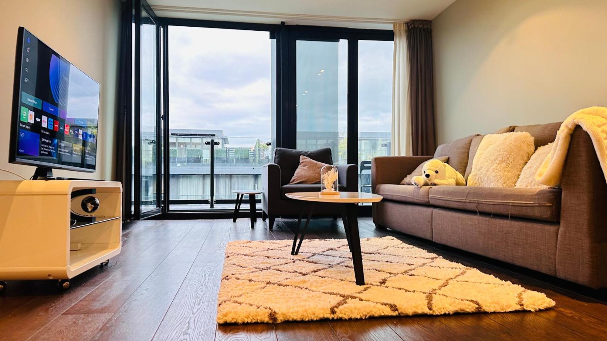 Urban Oasis Apartment *