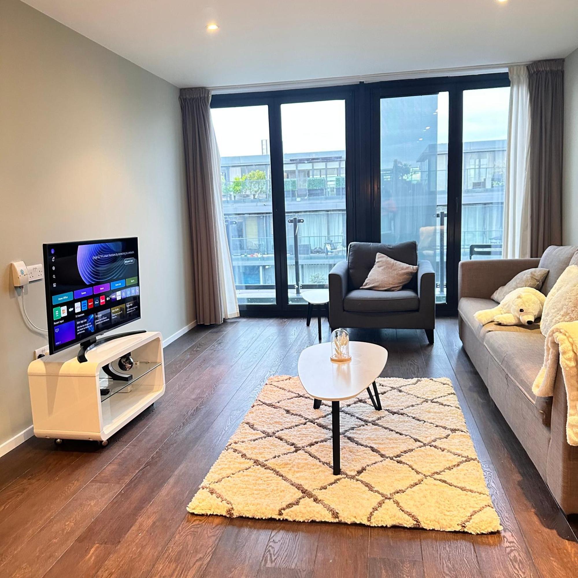 Urban Oasis Apartment *