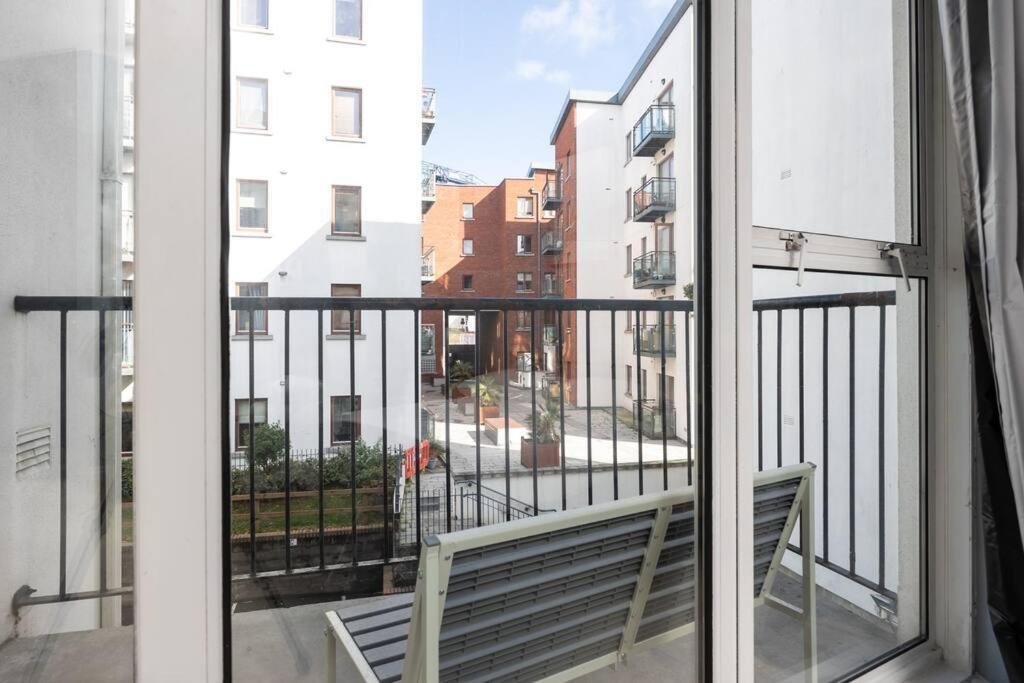 2bed Flat With Private Balcony And Fireplace Apartment