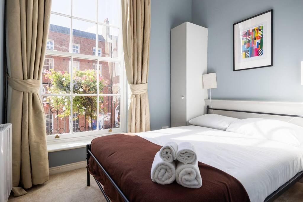 Apartment 2bed Flat With Private Balcony And Fireplace
