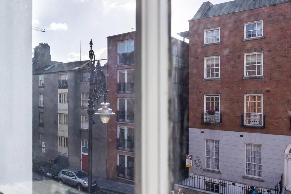 2bed Flat With Private Balcony And Fireplace Apartment