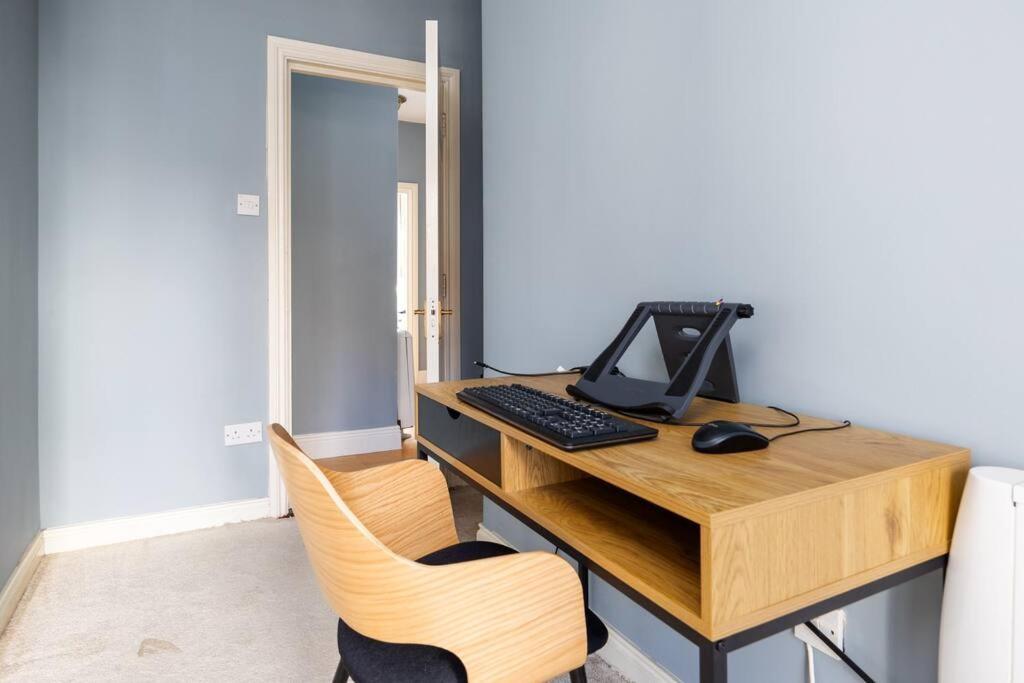 Apartment 2bed Flat With Private Balcony And Fireplace
