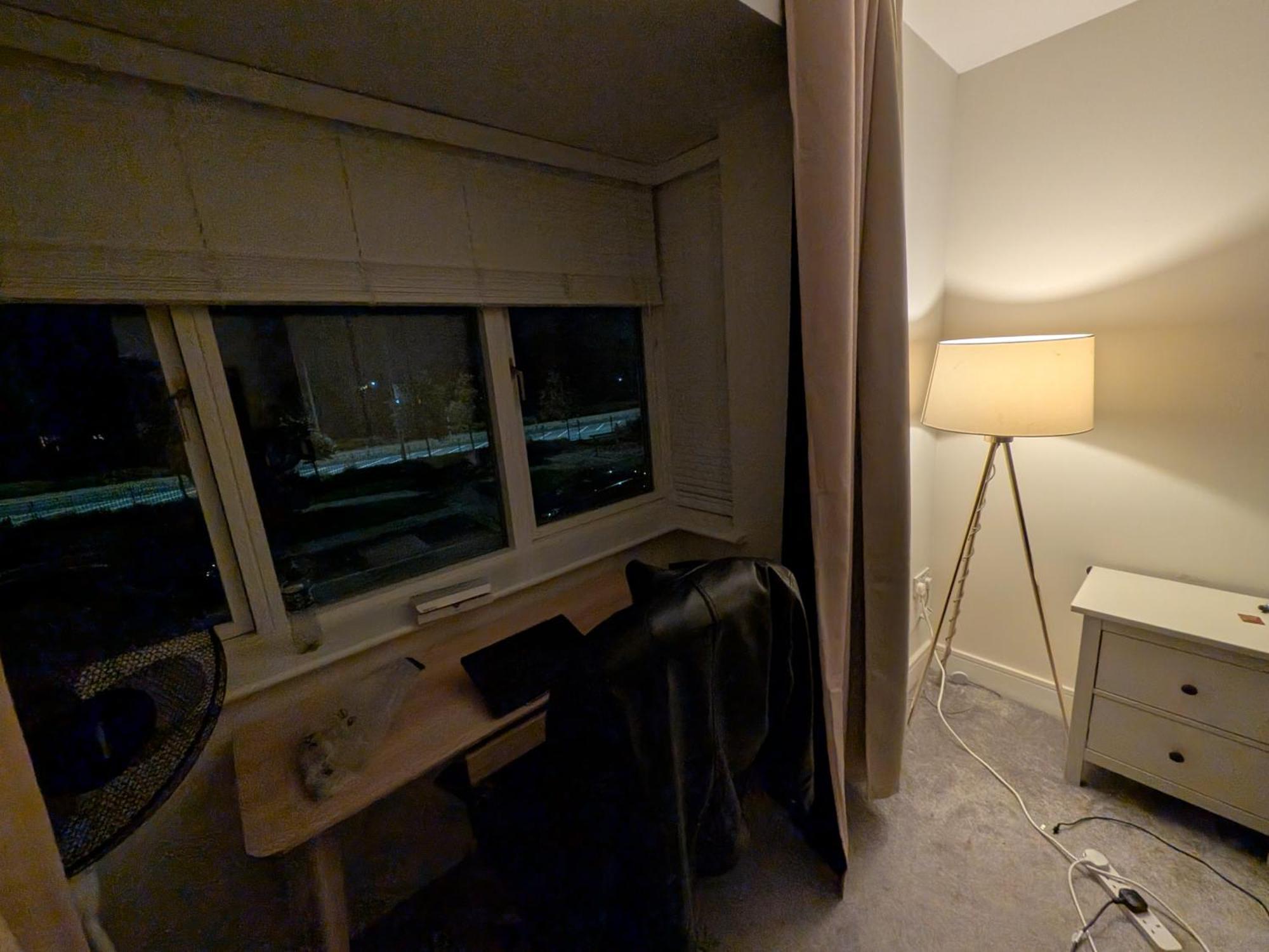 Homestay Pvt Attached Bathroom , 20 Mins To Center Via Direct Train 2 Min Away *