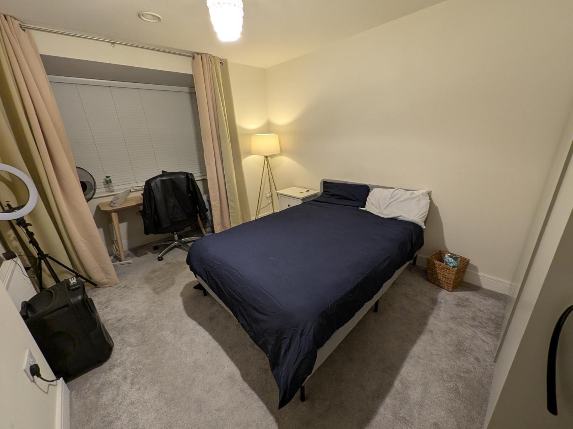 Pvt Attached Bathroom , 20 Mins To Center Via Direct Train 2 Min Away Homestay Dublin
