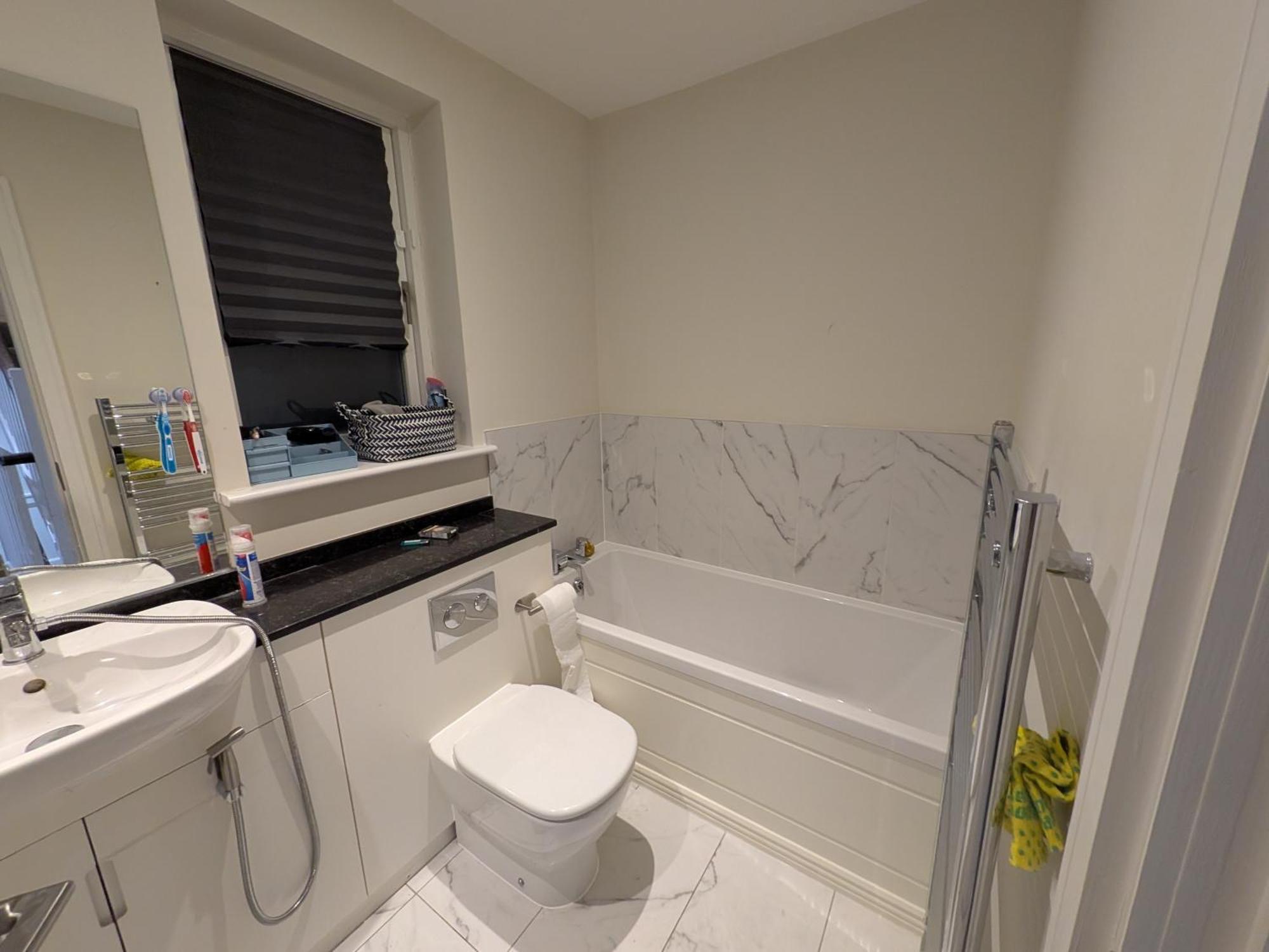 Homestay Pvt Attached Bathroom , 20 Mins To Center Via Direct Train 2 Min Away Dublin