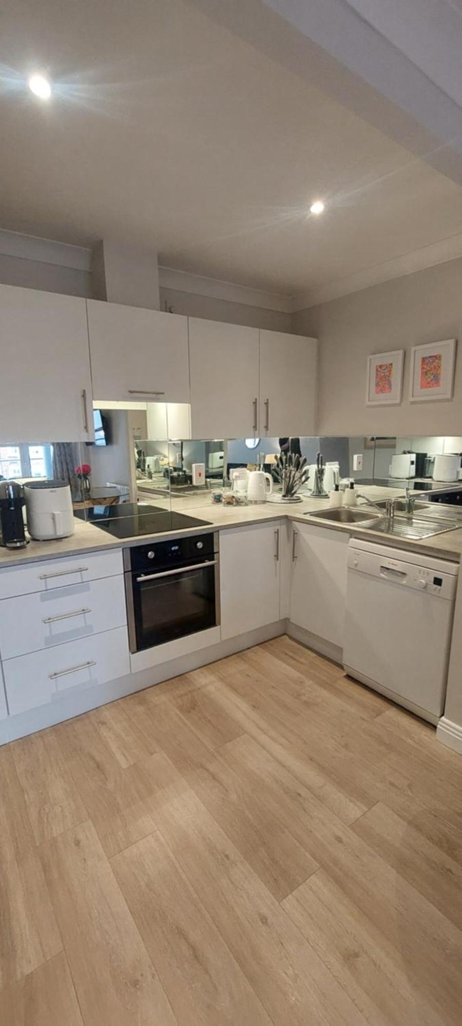 Tastefully Refurbed 2bed - 3 Mins To Trinity & Docks Apartment Dublin