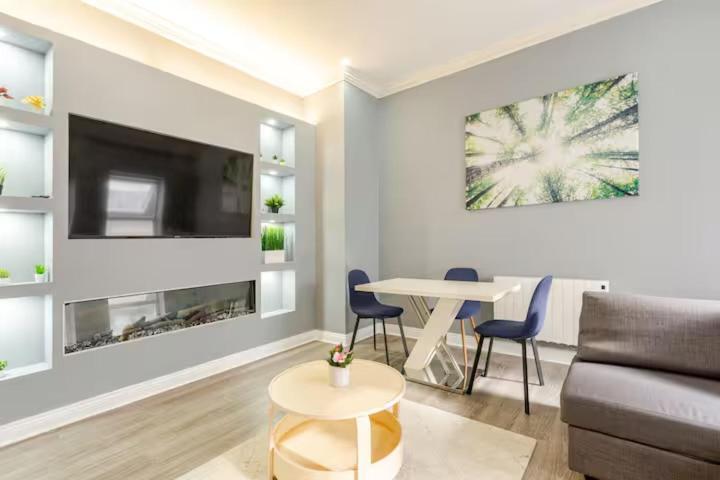 Apartment Location! Modern In Heart Of City! Dublin
